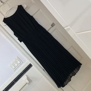 Black dress Size 6 NWT